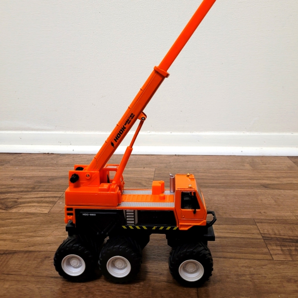 Maisto Diecast HOOK MASTER HDC-990 Crane Construction Orange Truck